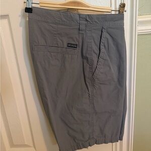Columbia Men's Cargo Shorts in Gray